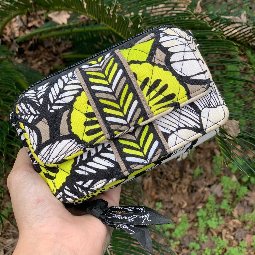 vera bradley wristlet